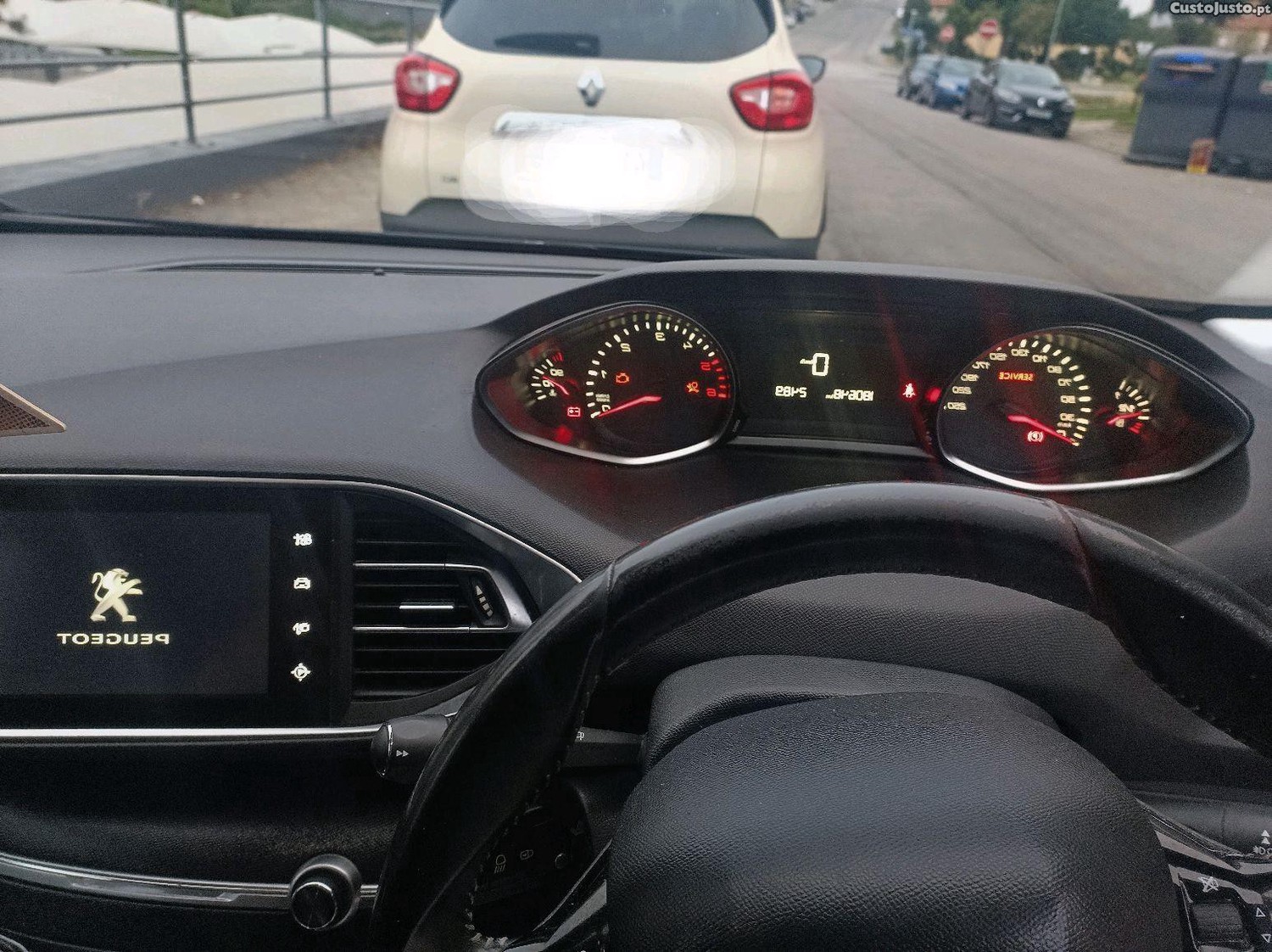 Peugeot 308 — fotografia 2