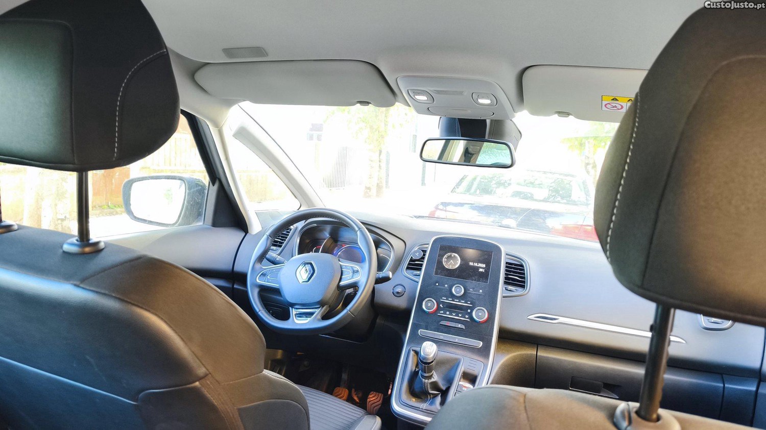 Renault Grand Scénic 1.3 TCe 140 Equilibre - 22 — photo 4