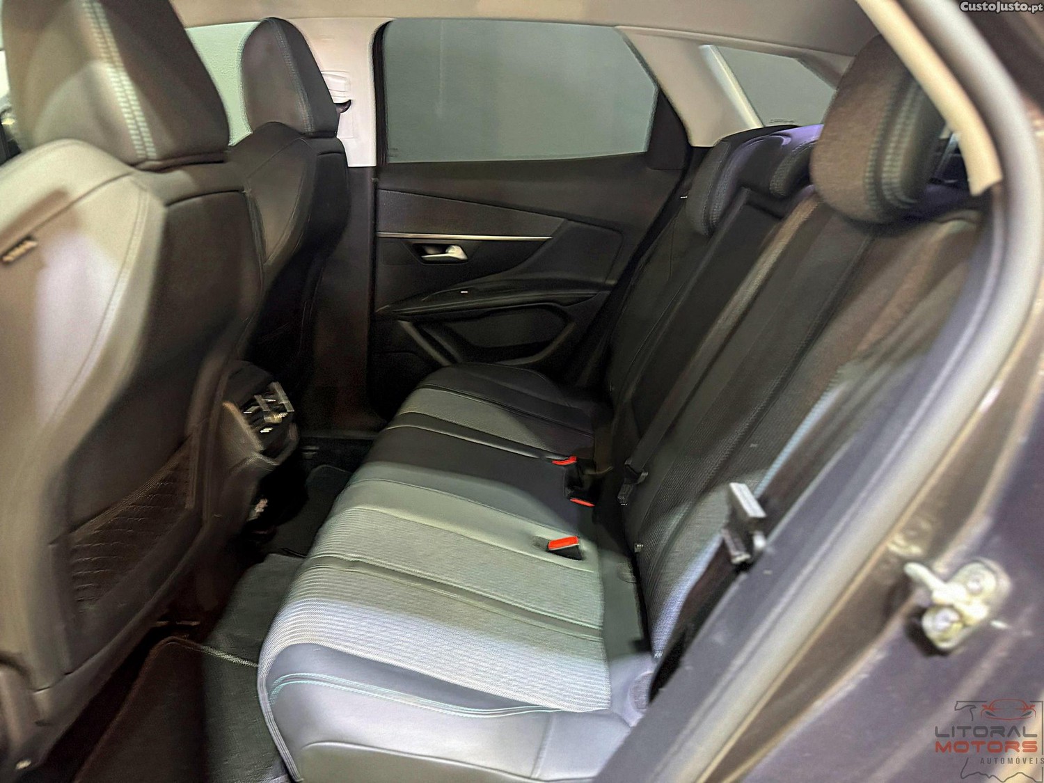 Peugeot 3008 1.2 PureTech Allure Pack EAT8 — fotografia 9
