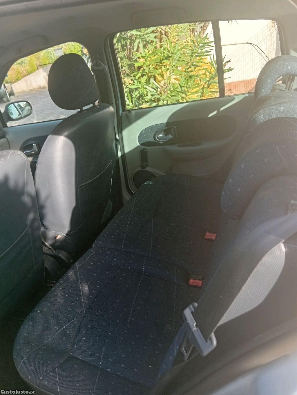 Renault Clio 1.2i 16v — fotografia 11