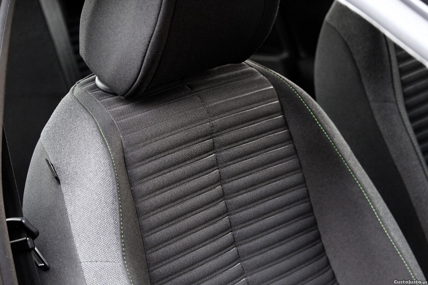 Peugeot 208 1.2 PureTech Active — fotografia 8