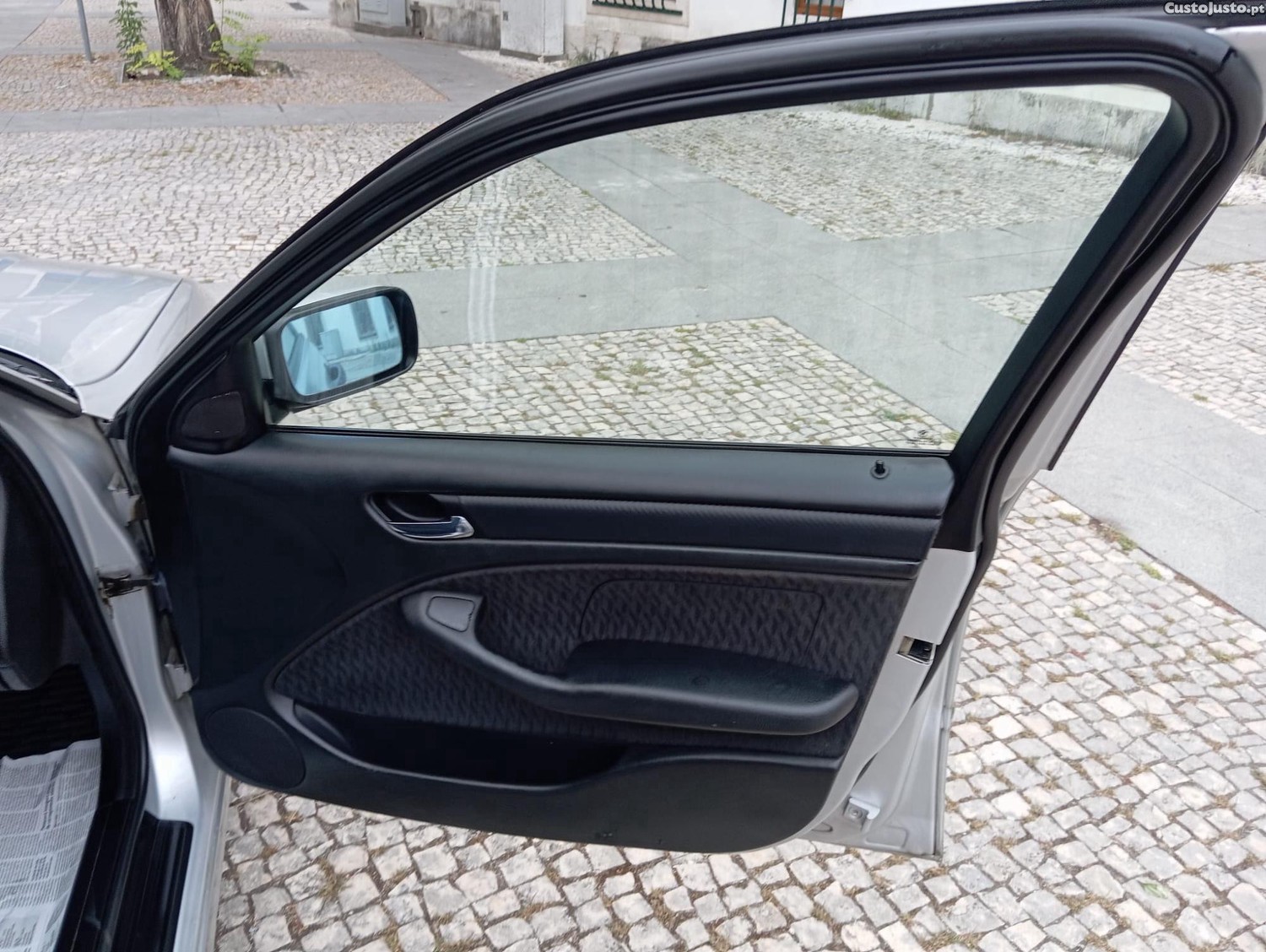 BMW 320 320d - 01 — photo 3
