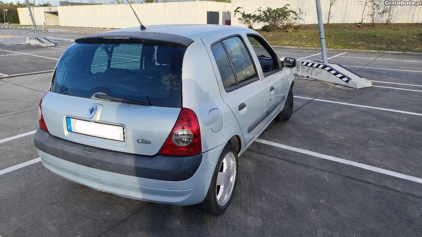 Renault Clio II — fotografia 3