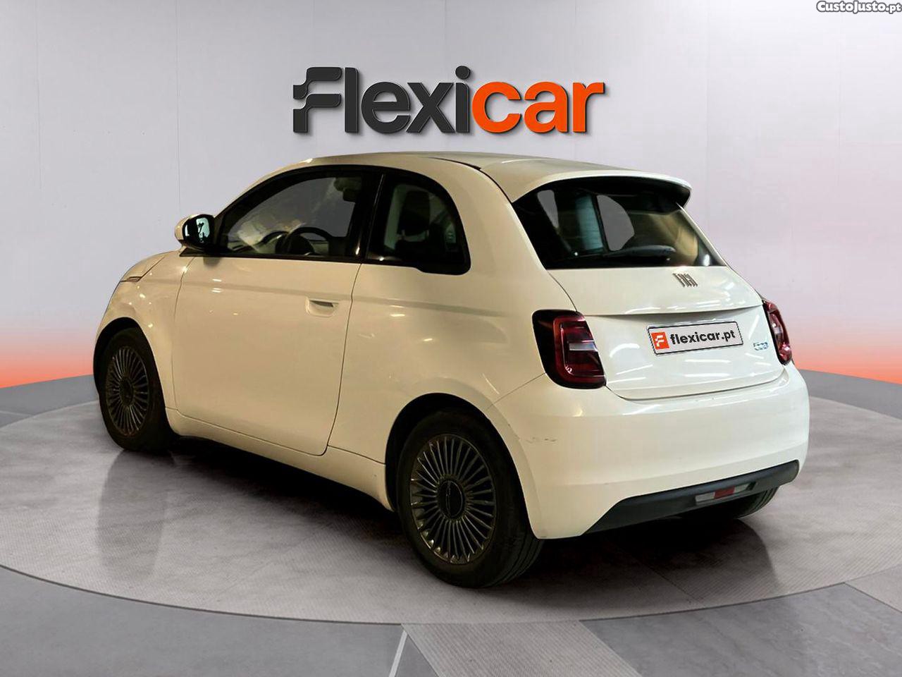 Fiat 500 e Icon Plus 42 KWh — fotografia 18