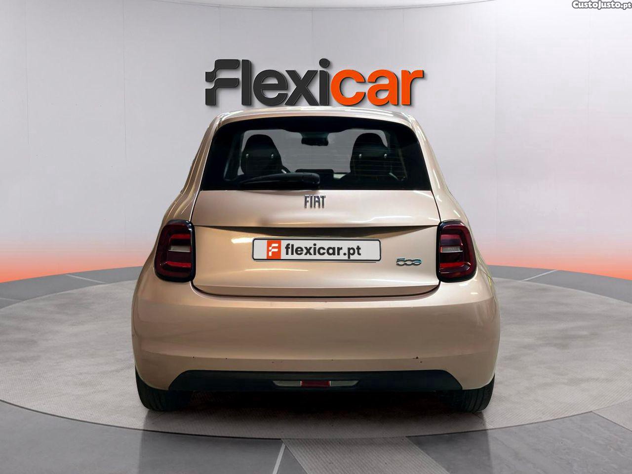 Fiat 500 e Icon Plus 42 KWh — fotografia 15