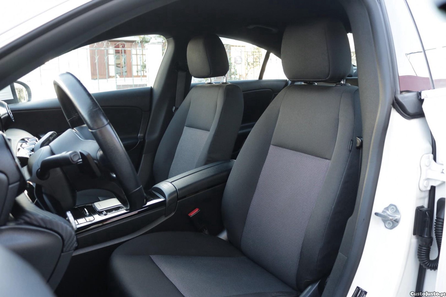 Mercedes-Benz CLA 180 d Coupe Style Auto — fotografia 42