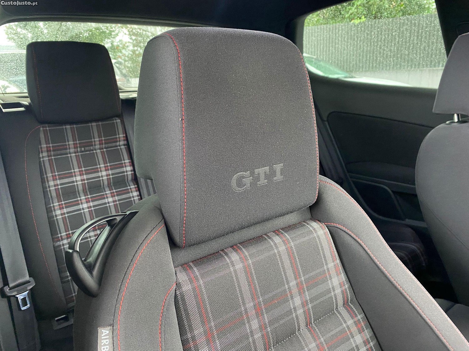 Volkswagen Golf 2.0 GTI — fotografia 3