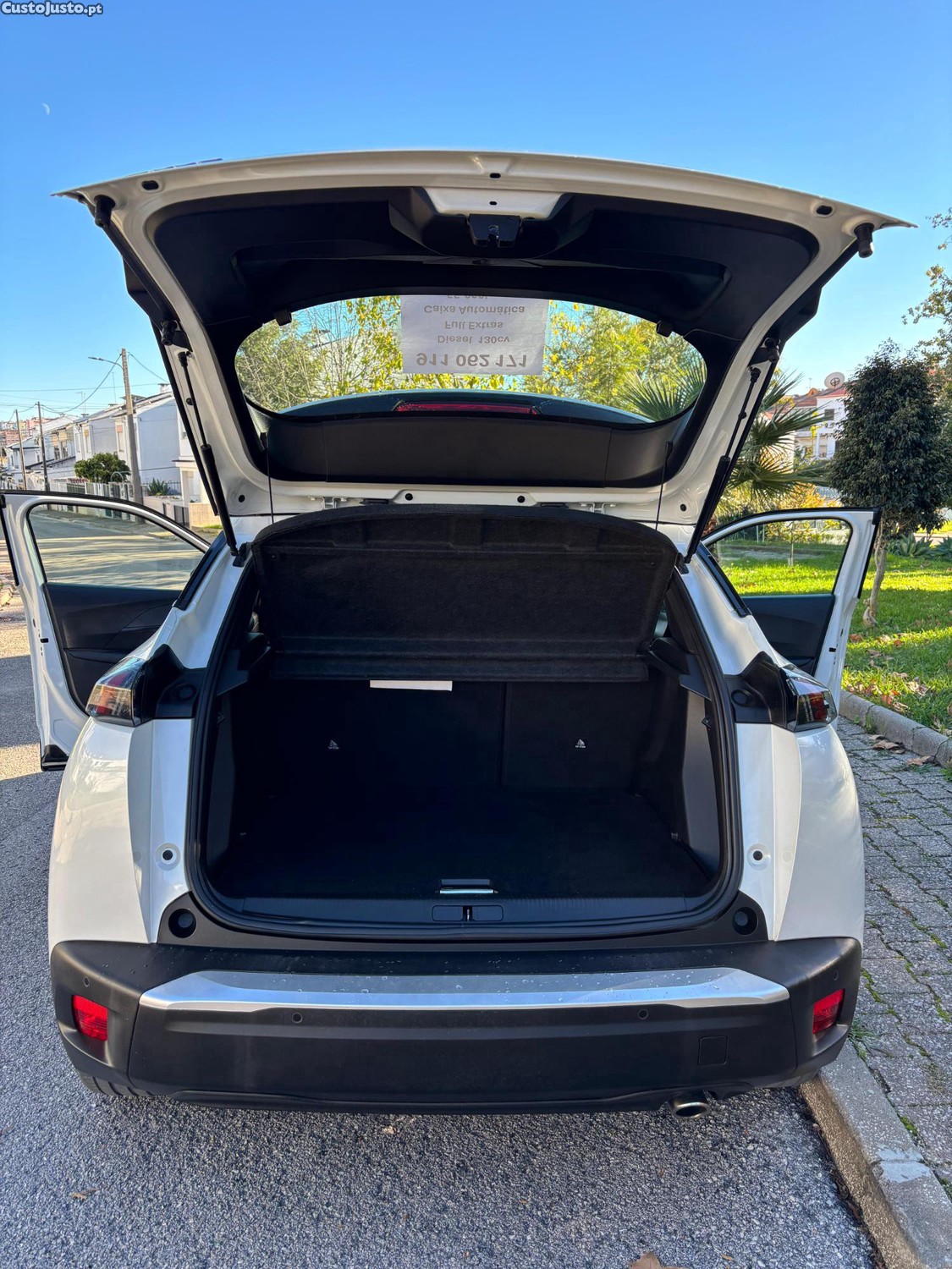 Peugeot 2008 Allure Pack 1.5 BlueHDi Caixa Automática 130cv — fotografia 5