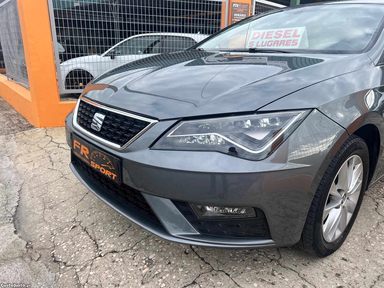 Seat Leon 1.6 TDI FR S/S - 17 — photo 2