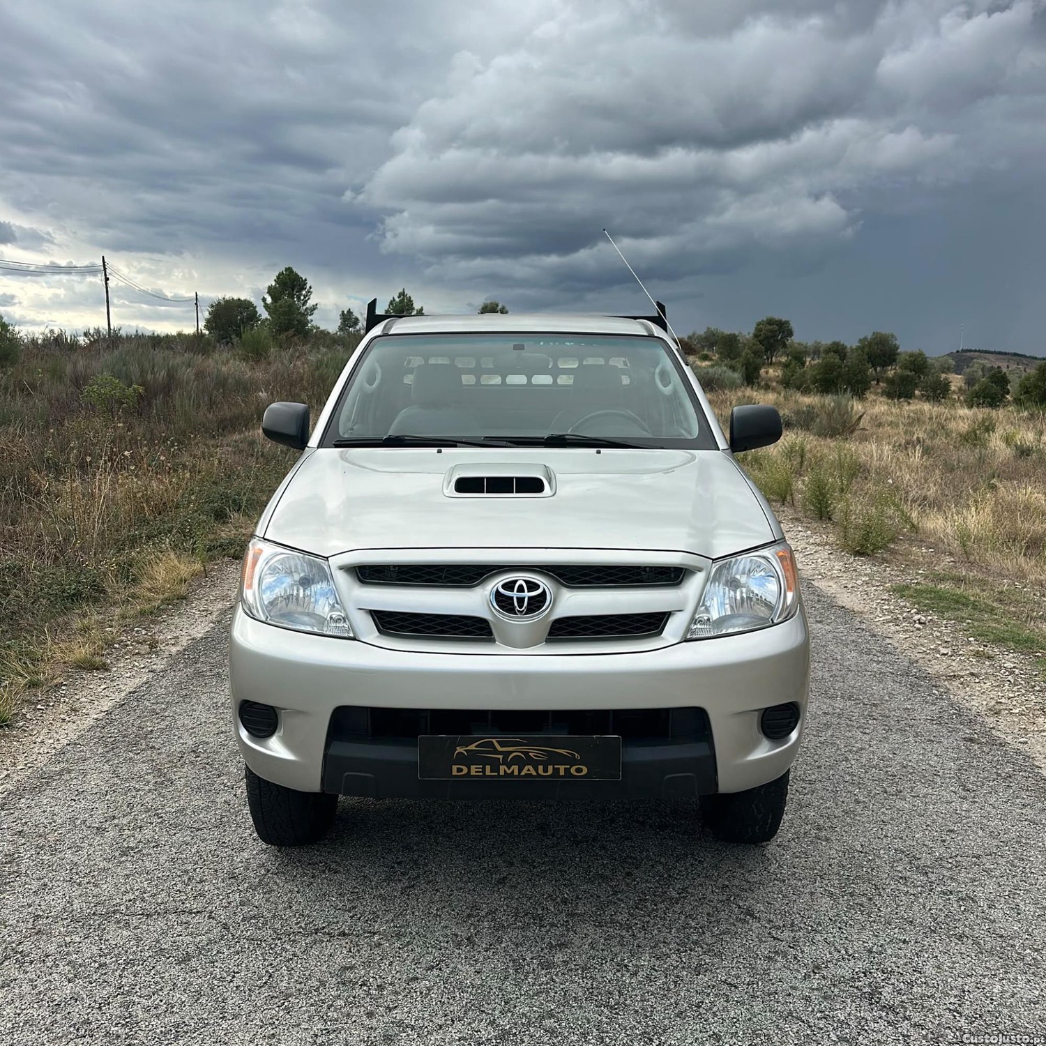 Toyota Hilux 2.5 D-4D 120 CV 4x4 4LUGARES - 07 — photo 2