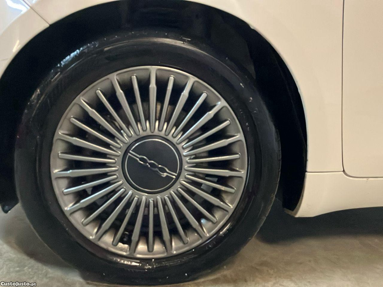 Fiat 500 e Icon Plus 42 KWh — fotografia 13