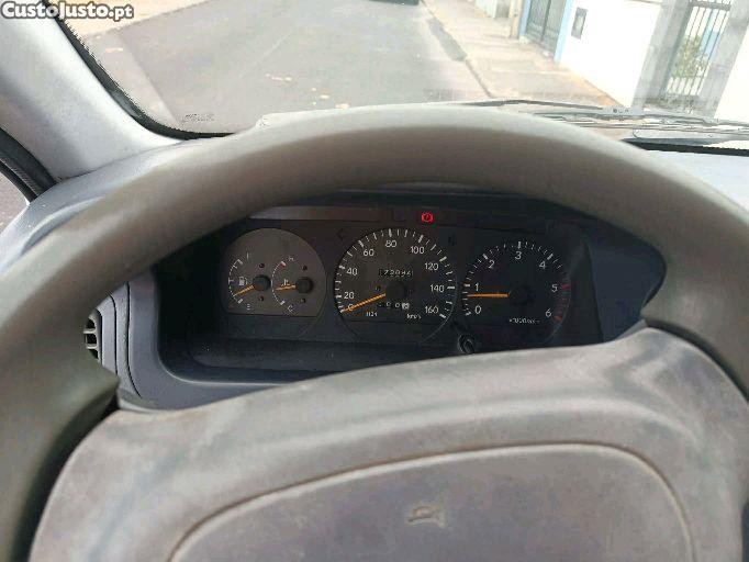 Toyota HiAce carrinha familiar — photo 5