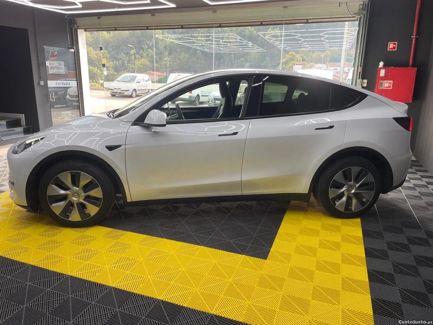 Tesla Model Y Long-Range RWD - 21 — photo 2