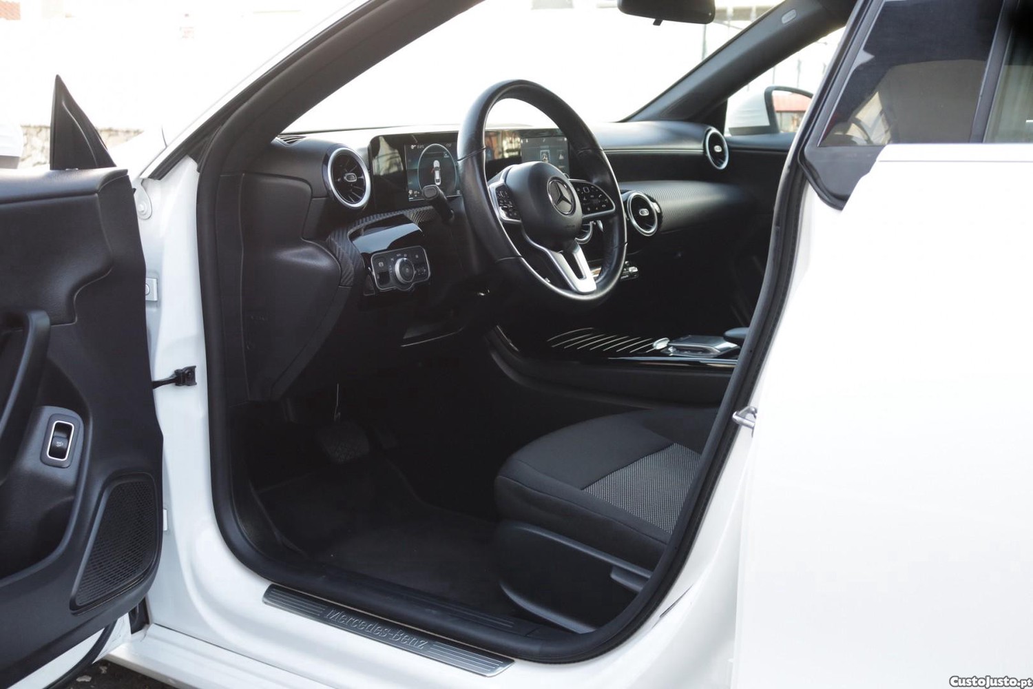 Mercedes-Benz CLA 180 d Coupe Style Auto — fotografia 44