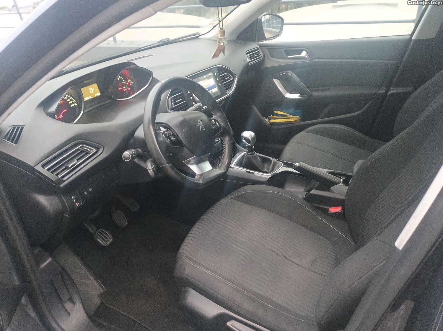Peugeot 308 — fotografia 3
