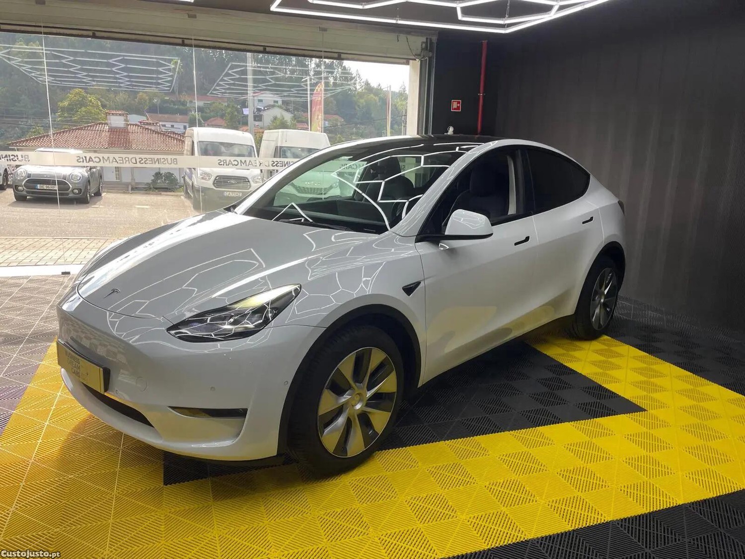Tesla Model Y Long-Range RWD - 21 — photo 4