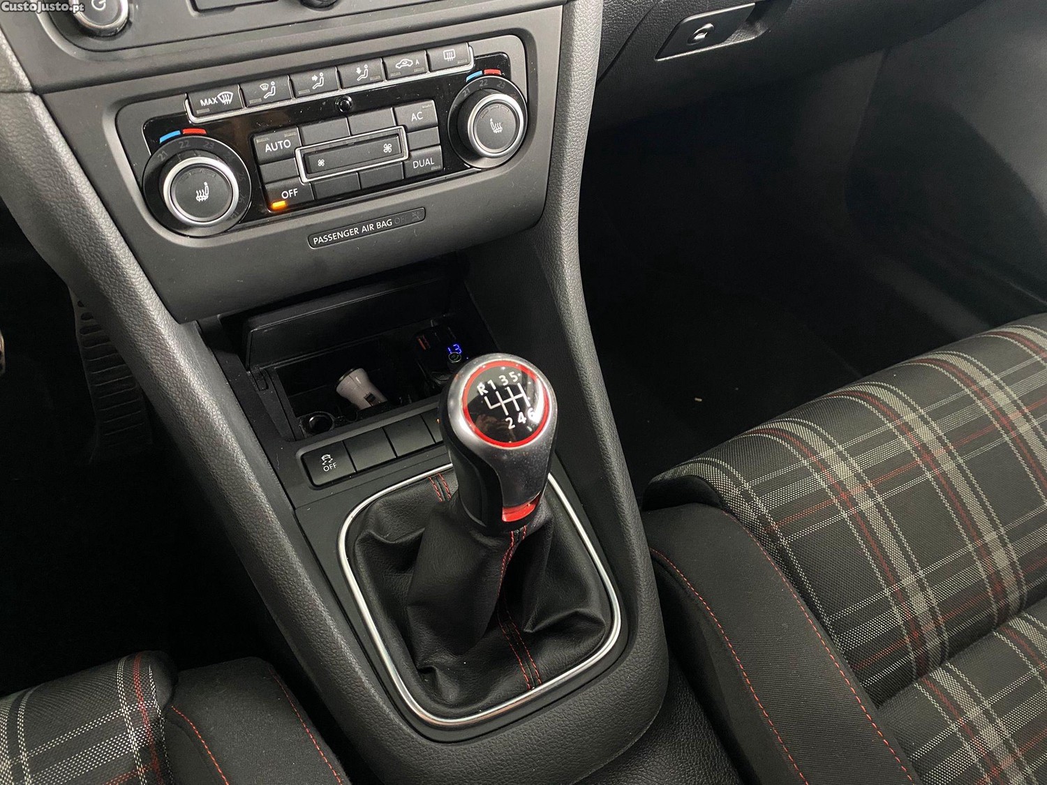 Volkswagen Golf 2.0 GTI — fotografia 5