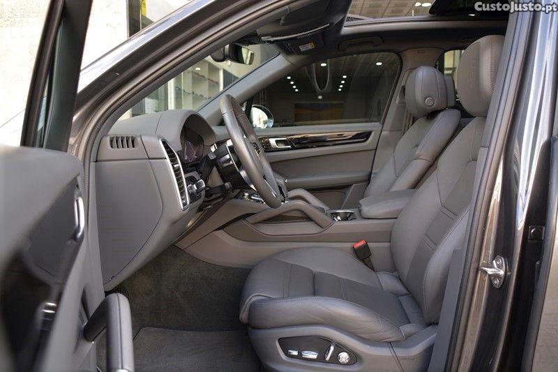 Porsche Cayenne E-Hybrid — fotografia 3