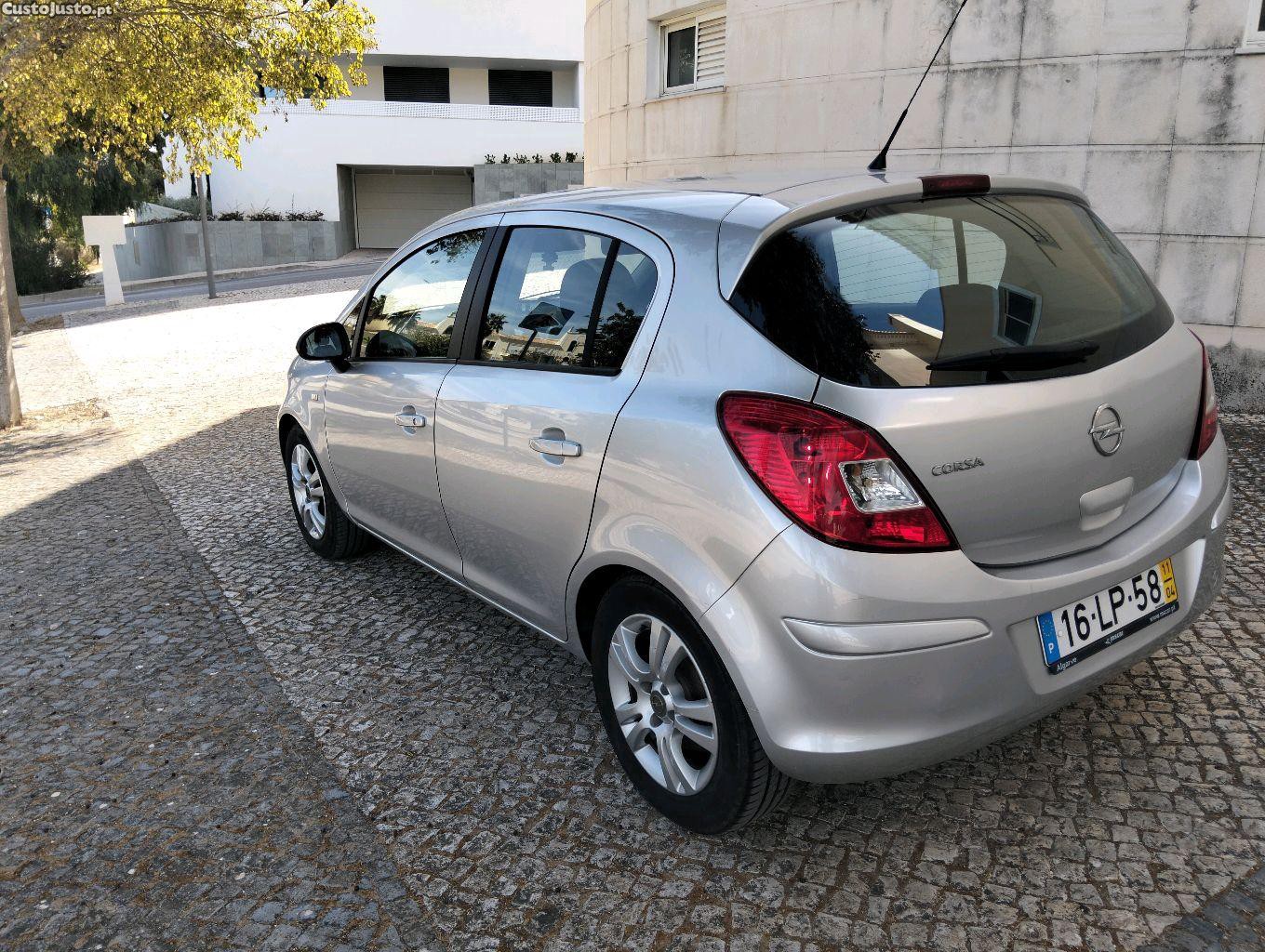 Opel Corsa Automático 1.2 - 11 — photo 4