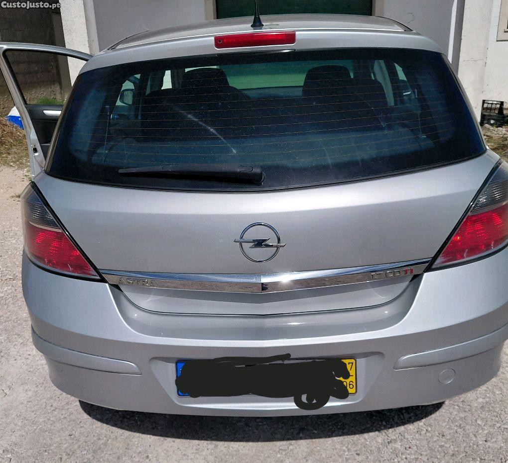 Opel Astra 1.7 cdti 125cv — photo 2