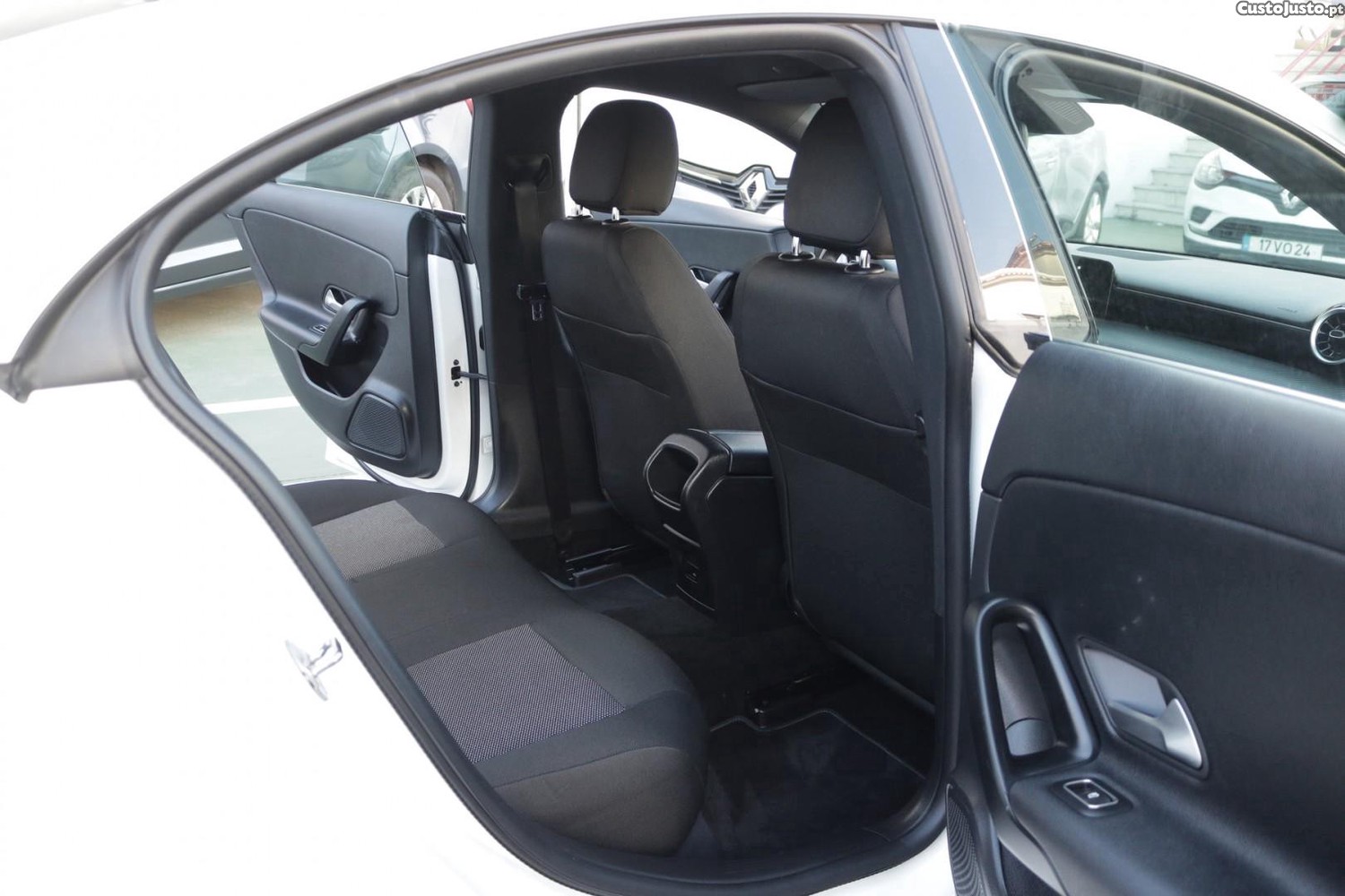 Mercedes-Benz CLA 180 d Coupe Style Auto — fotografia 37
