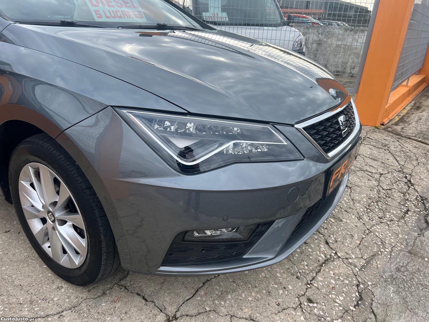 Seat Leon 1.6 TDI FR S/S - 17 — photo 5