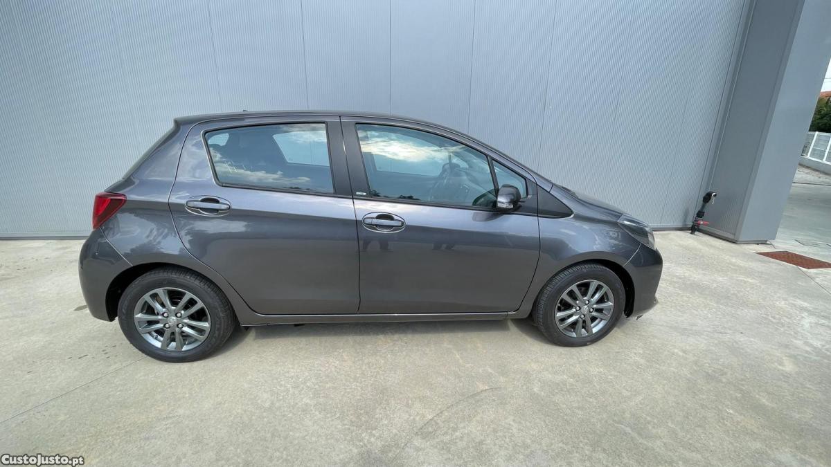 Toyota Yaris Edition S - 17 foto 2
