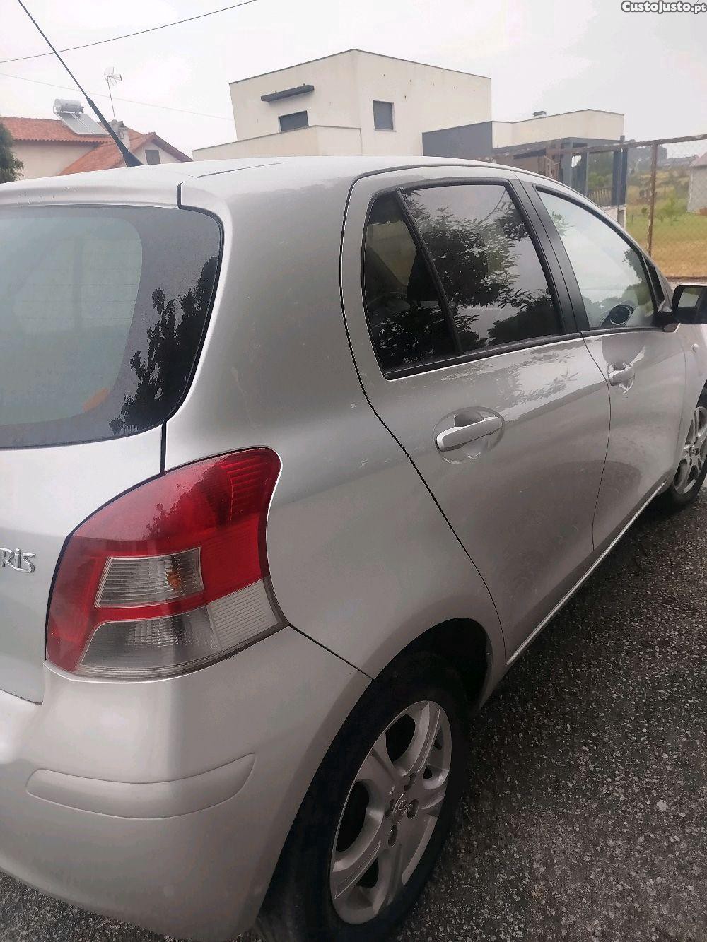 Toyota Yaris sol — fotografia 4