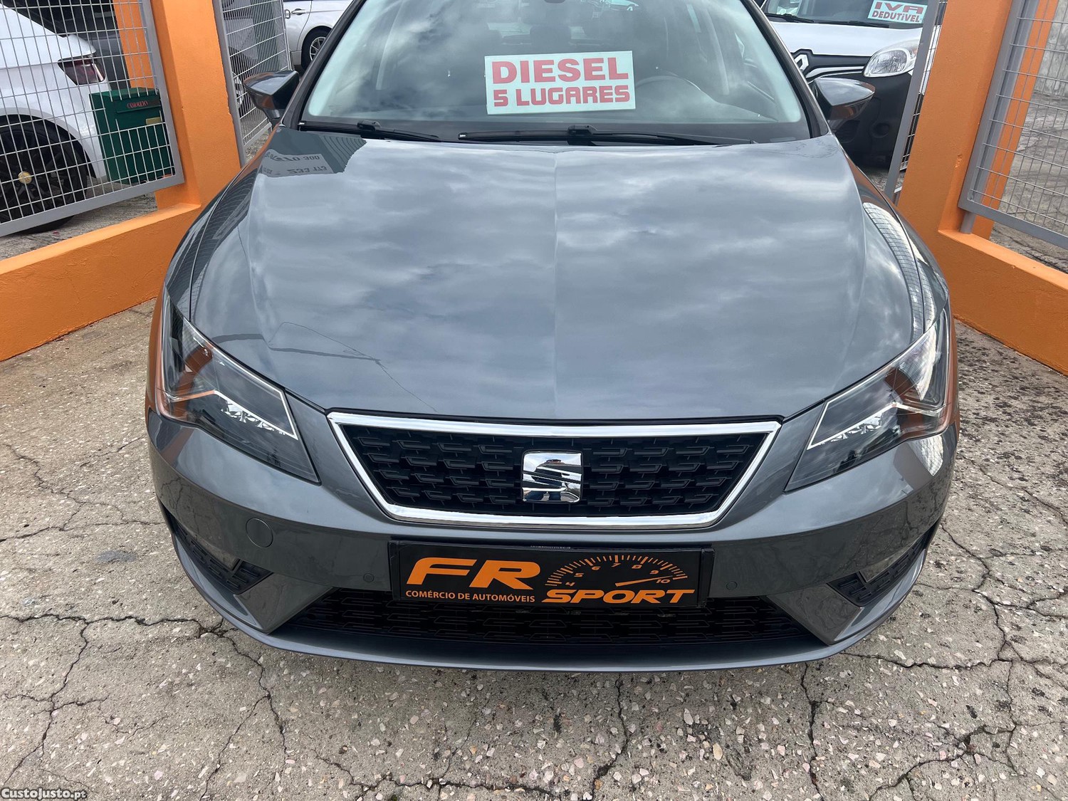 Seat Leon 1.6 TDI FR S/S - 17 — photo 3