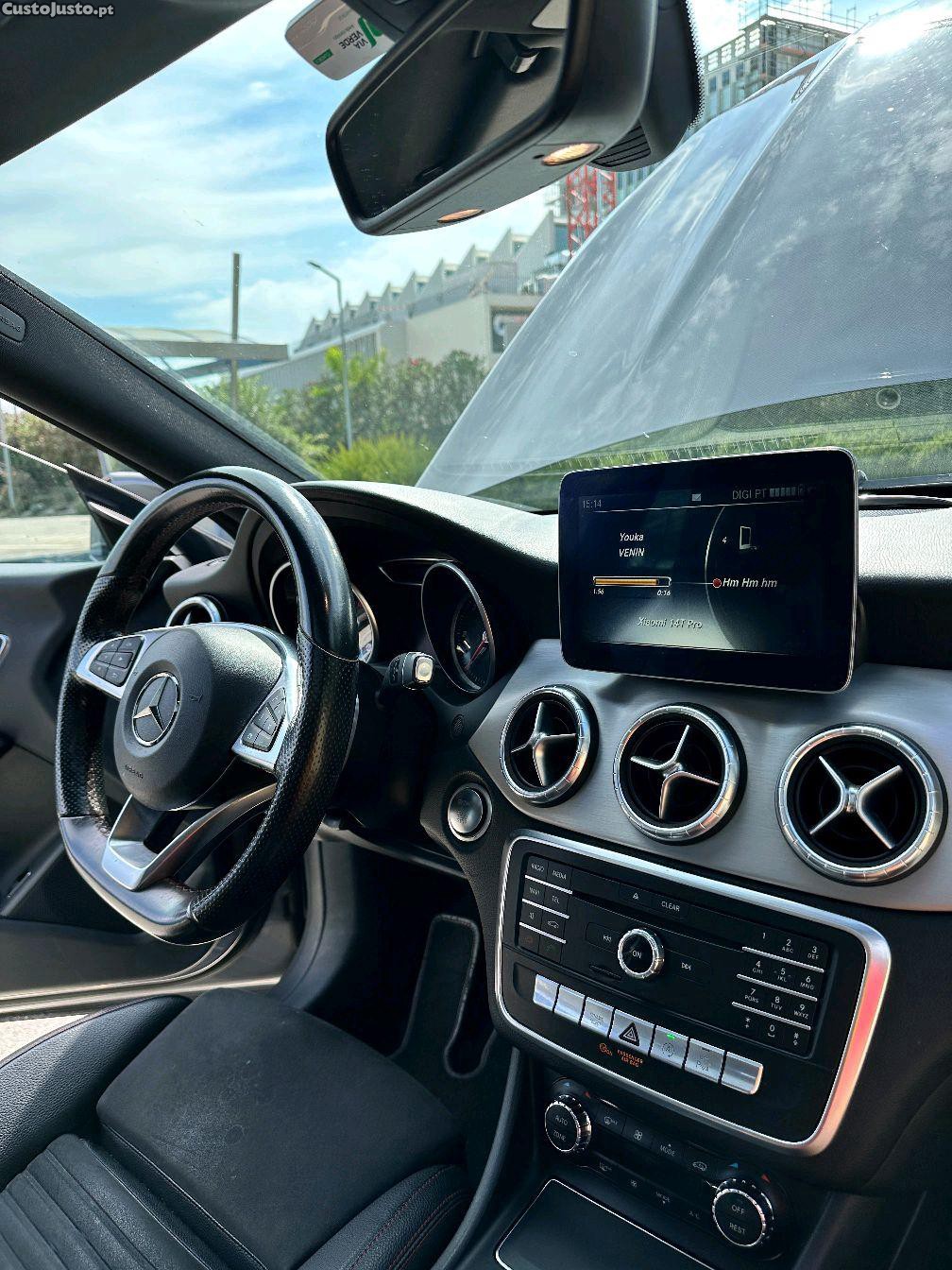 Mercedes-Benz CLA 180 AMG line — fotografia 4