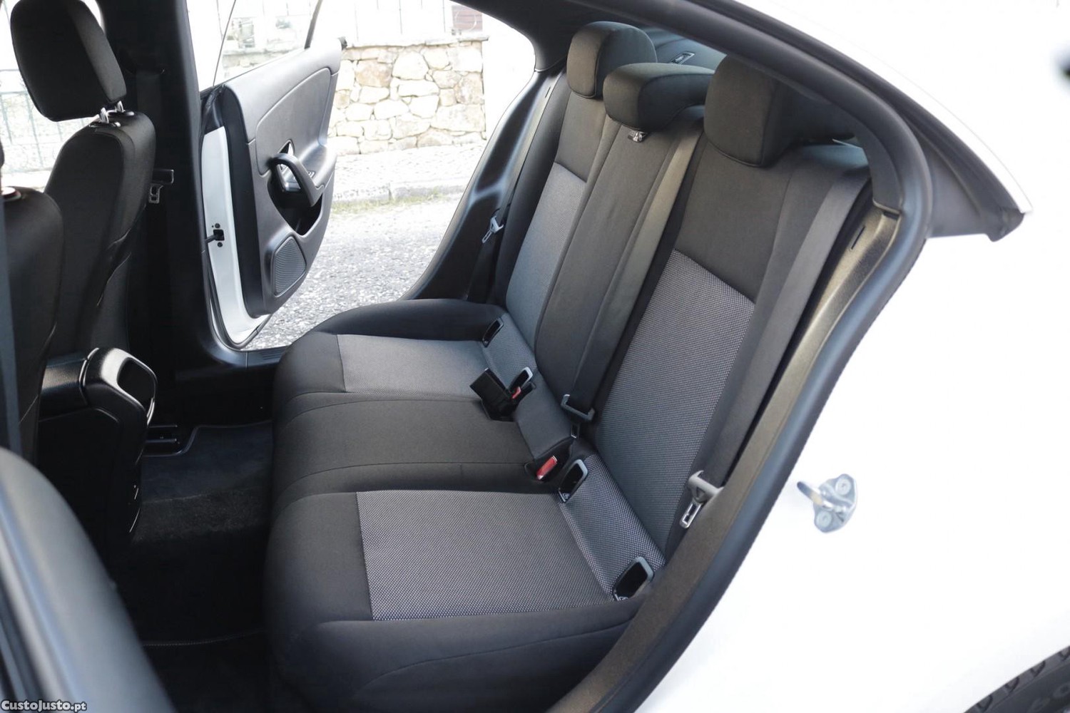Mercedes-Benz CLA 180 d Coupe Style Auto — fotografia 35