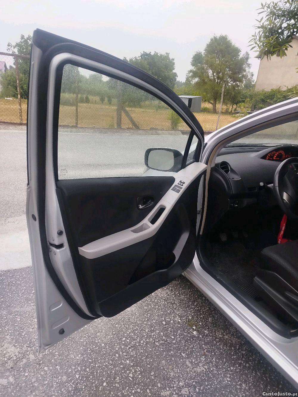 Toyota Yaris sol — fotografia 5