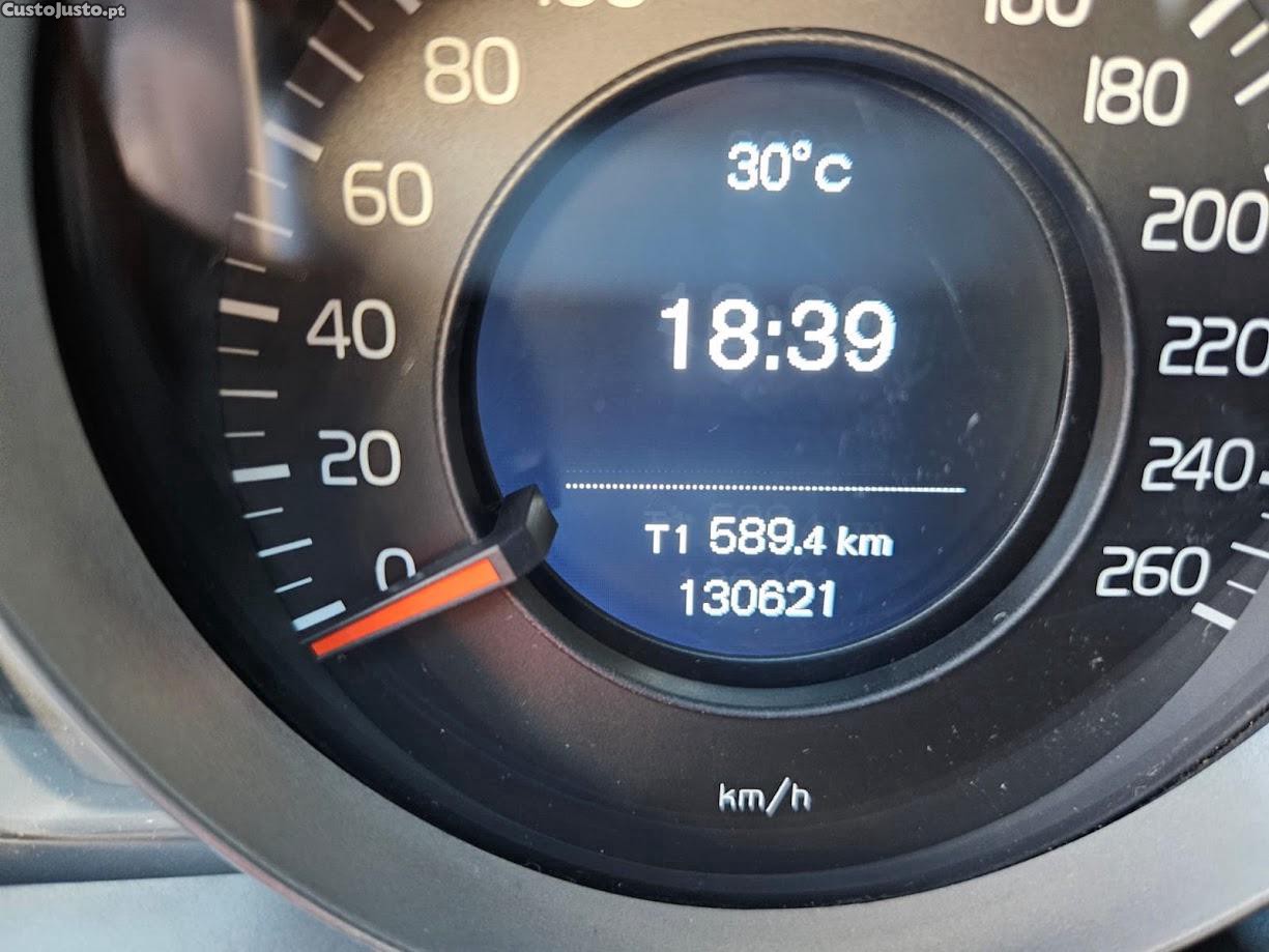 Volvo V40 R-DESIGN — fotografia 8