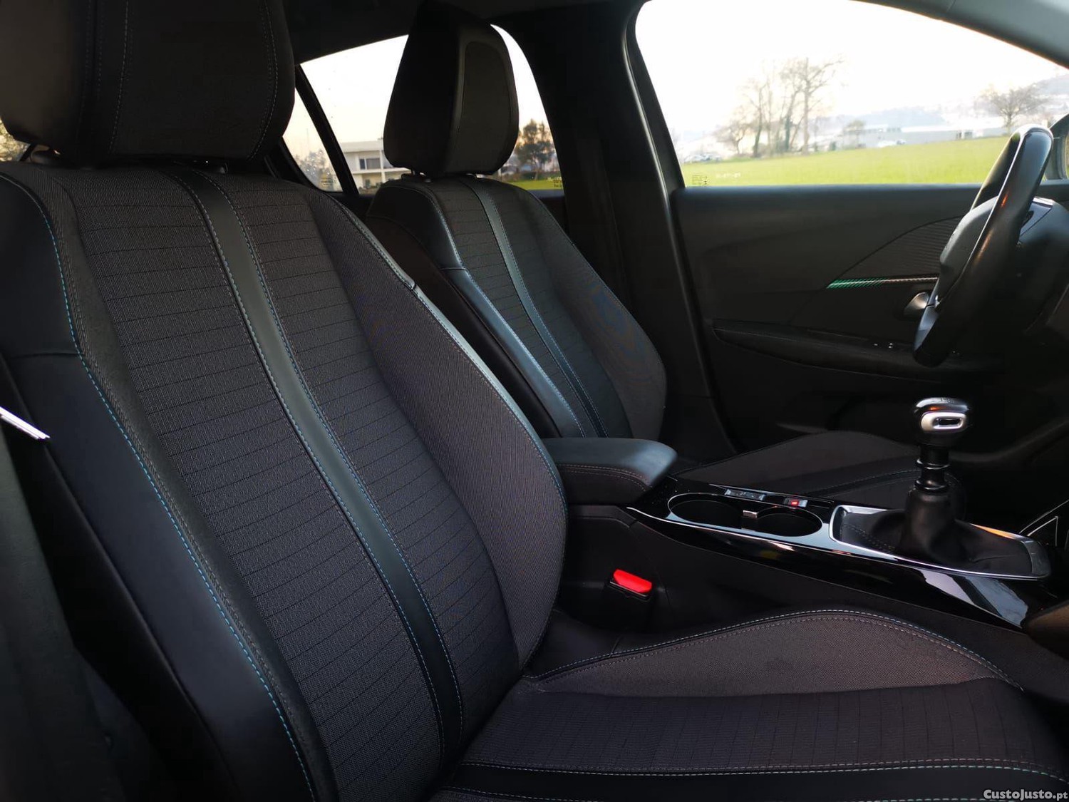 Peugeot 208 1.5 BlueHDi Allure — fotografia 4