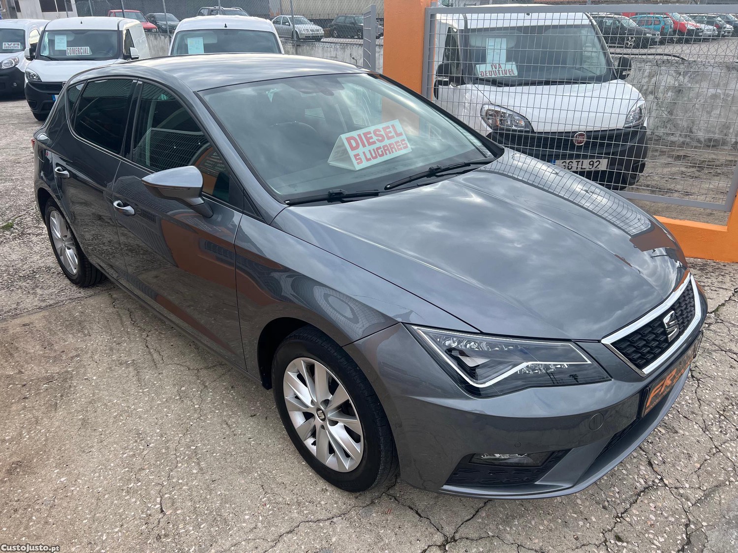 Seat Leon 1.6 TDI FR S/S - 17 — photo 4