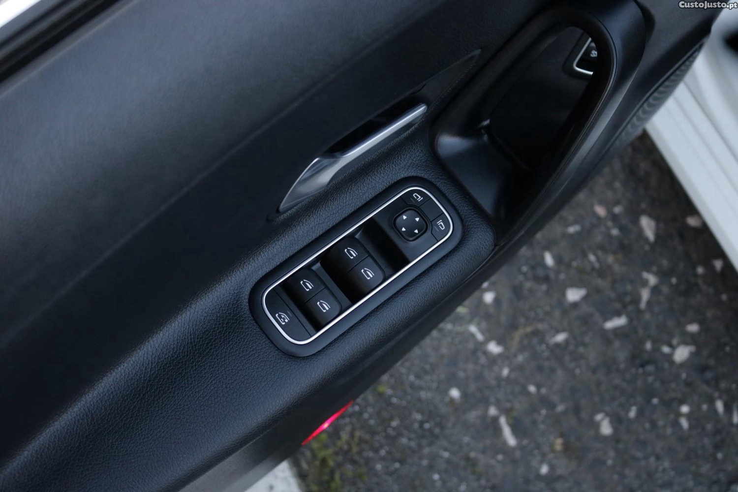 Mercedes-Benz CLA 180 d Coupe Style Auto — fotografia 31