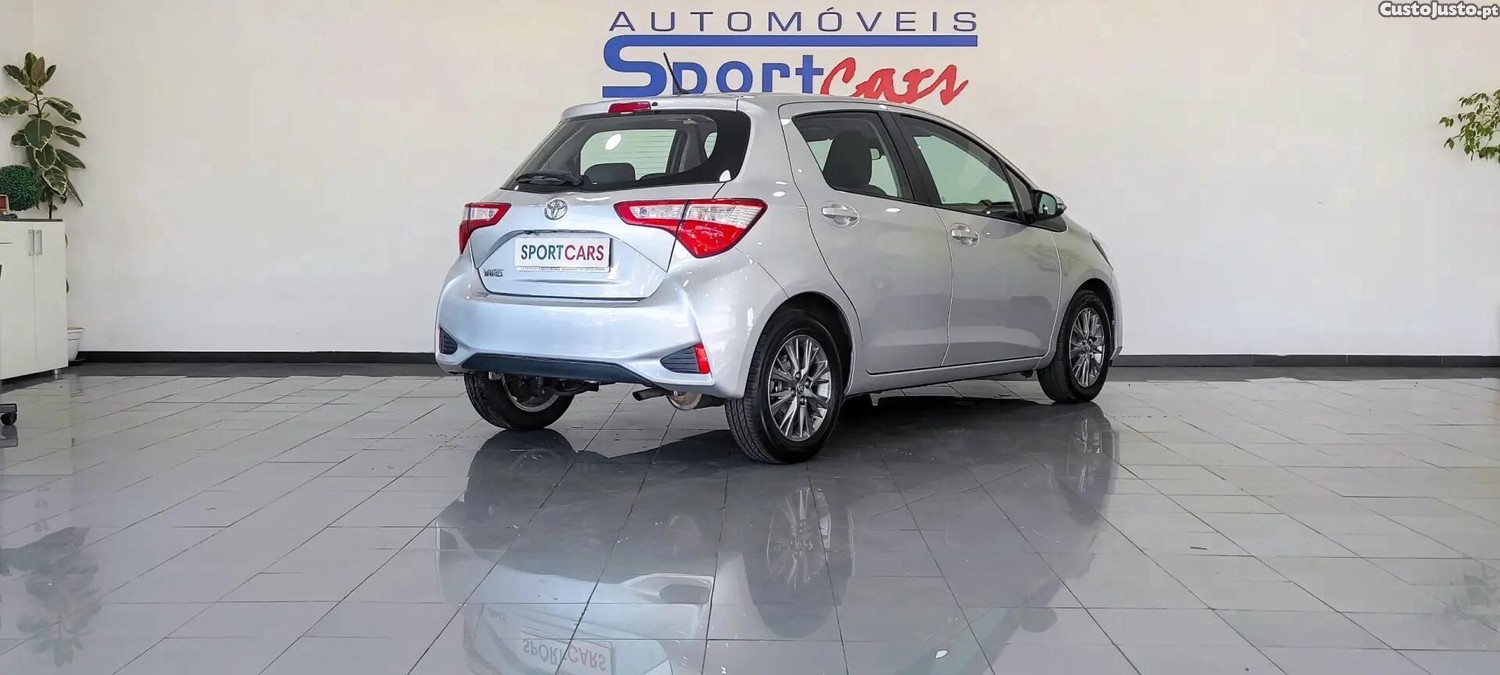 Toyota Yaris 1.0 VVT-i Comfort — photo 2
