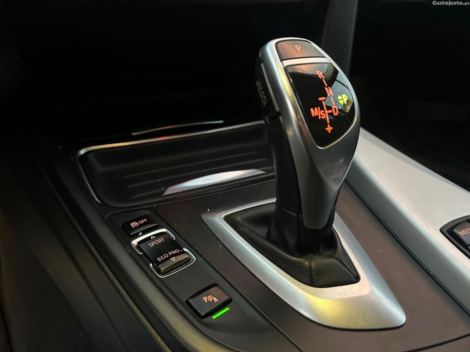 BMW 320 d Line Modern Auto-2013 — fotografia 6