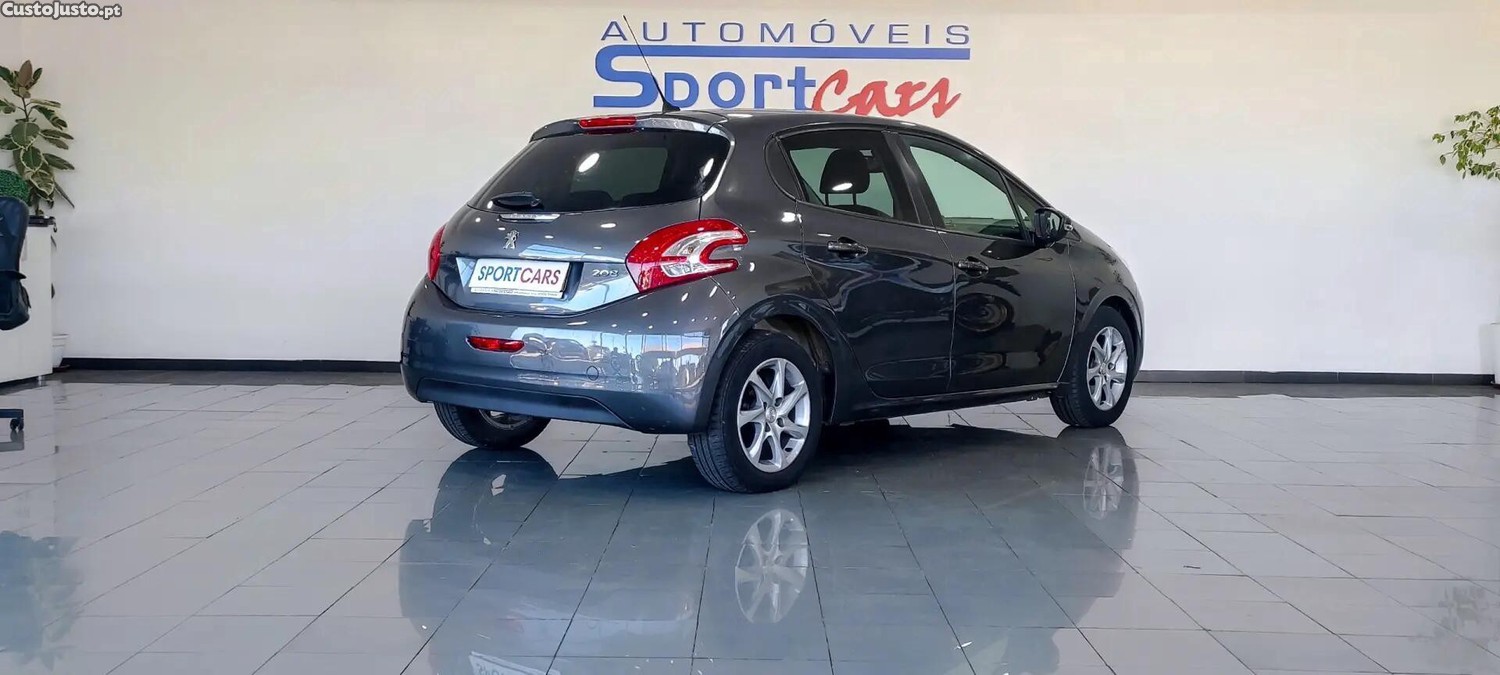 Peugeot 208 1.4 HDi Active - 13 — photo 2