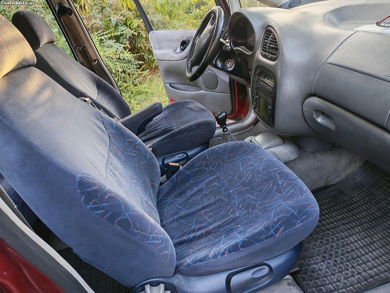 SEAT Alhambra 1.9 TDI — fotografia 2