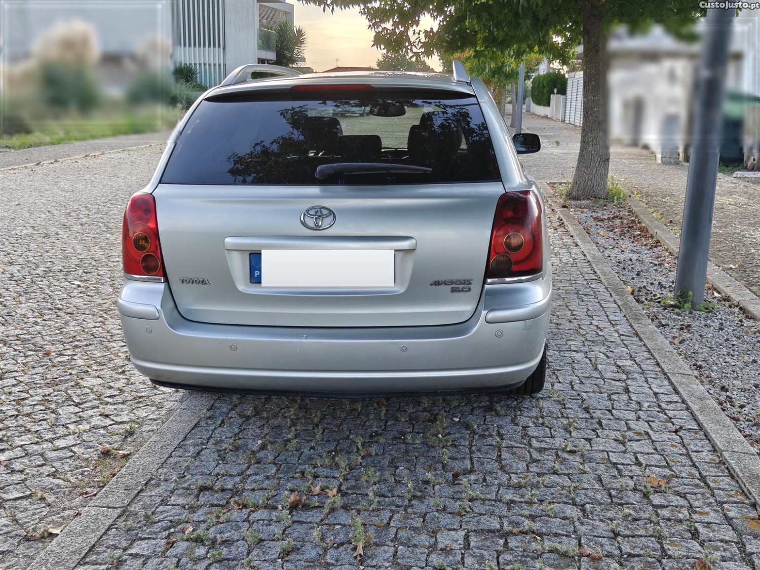 Toyota Avensis SW 2.0 D-4D 116 cv - 05 — photo 4