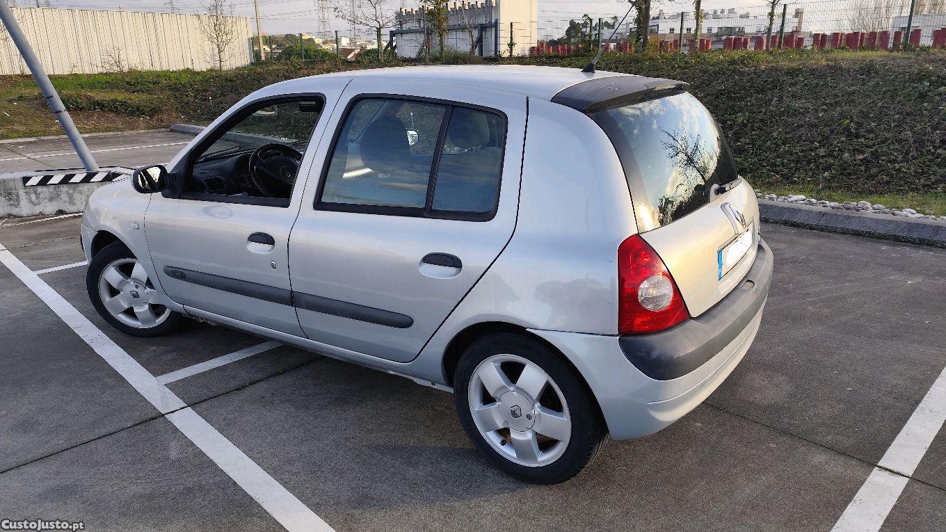 Renault Clio II — fotografia 2