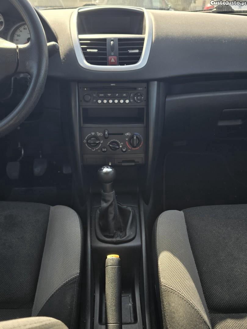 Peugeot 207 1.4 16V Trendy — fotografia 4
