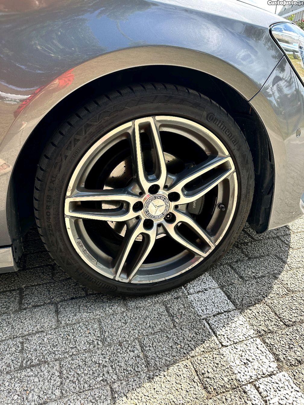 Mercedes-Benz CLA 180 AMG line — fotografia 6