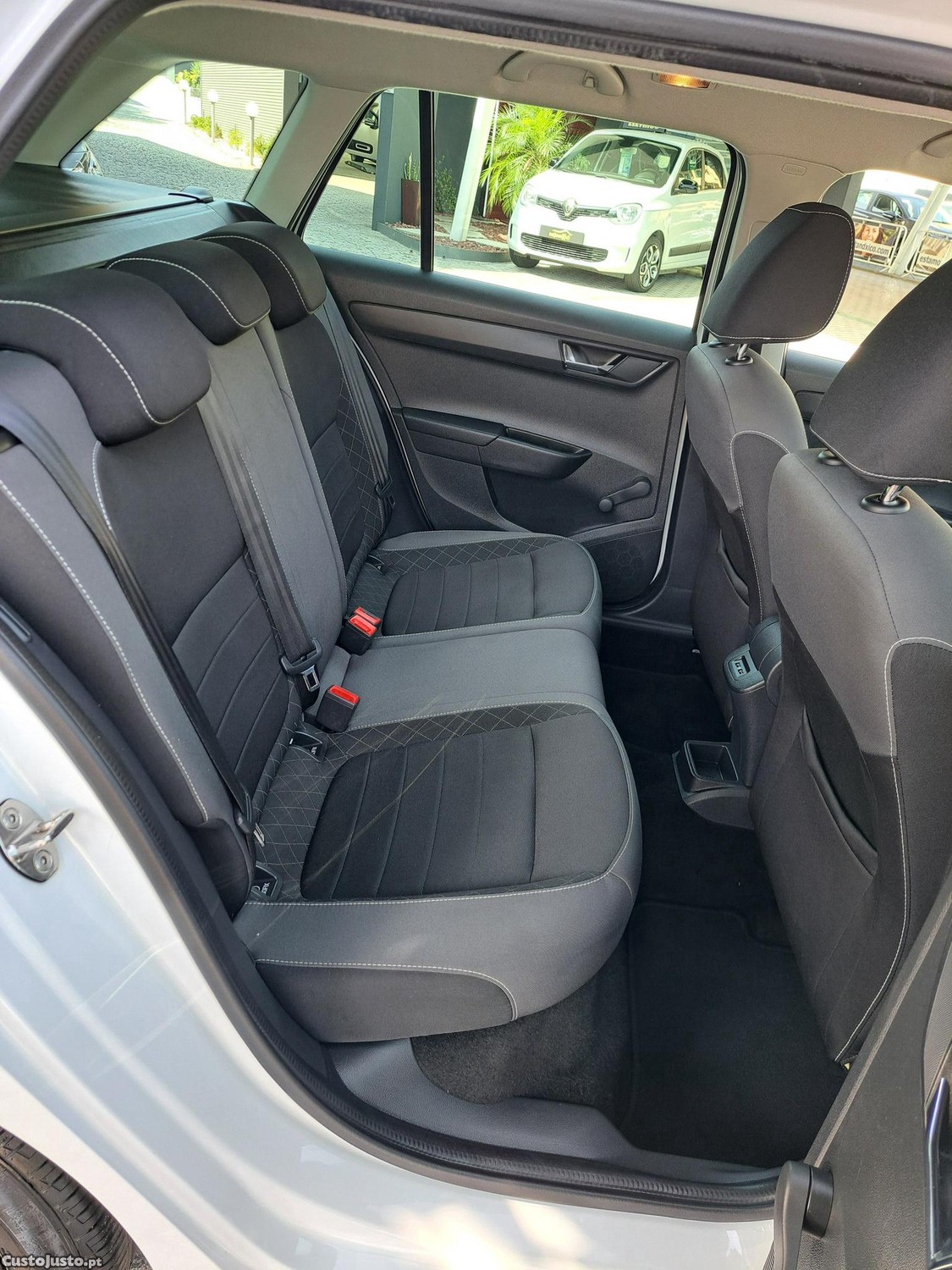 Skoda Fabia 1.0 TSI Ambition DSG — fotografia 9