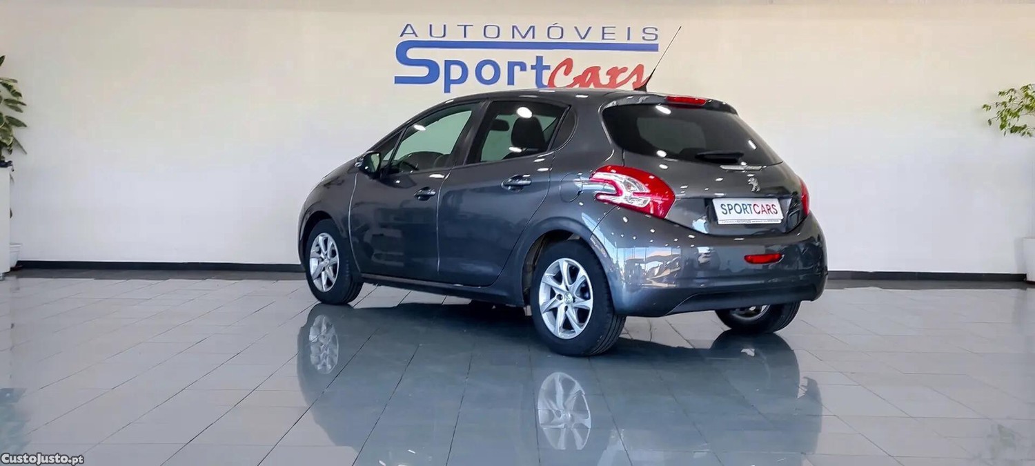 Peugeot 208 1.4 HDi Active - 13 — photo 4