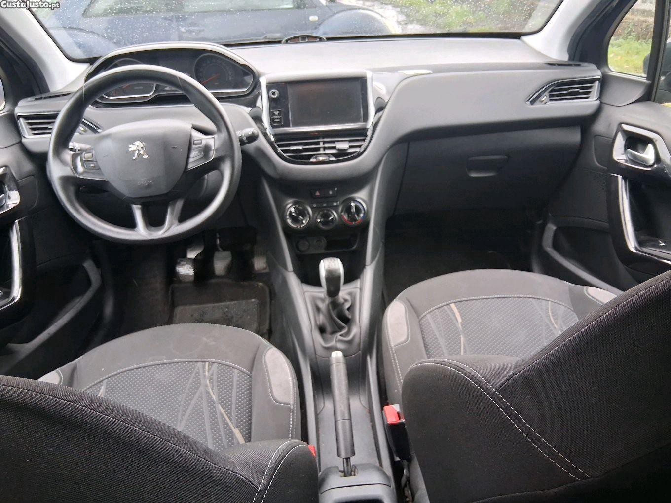 Peugeot 208 allure — fotografia 4
