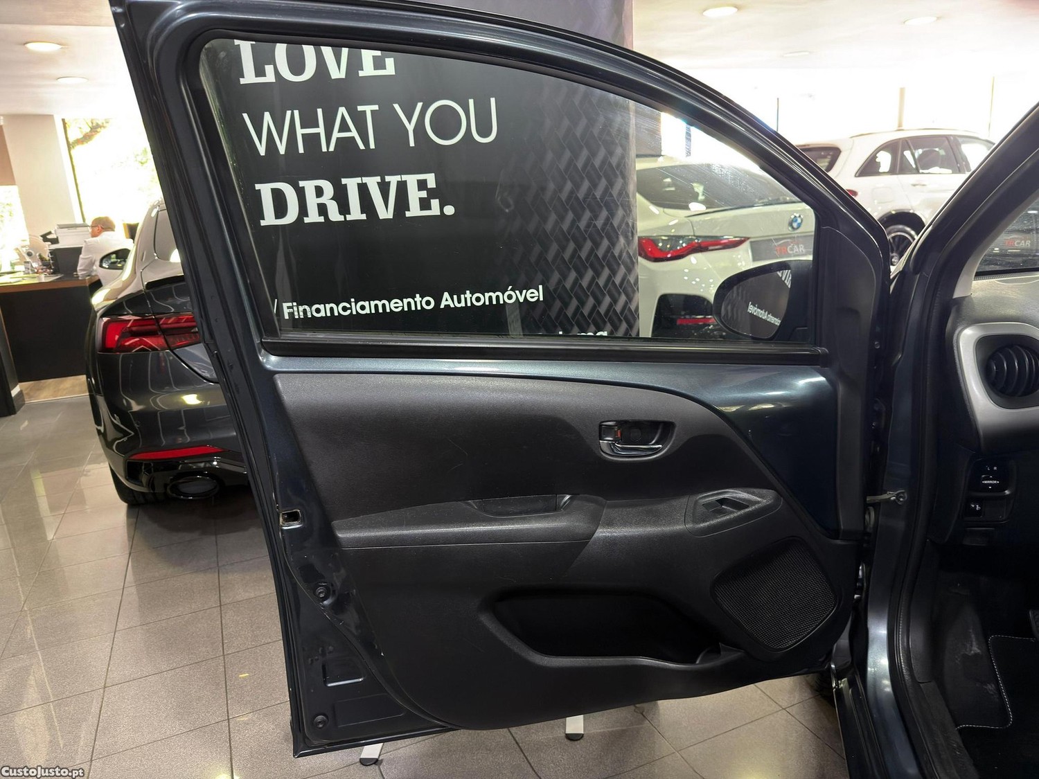 Toyota Aygo 1.0 X-Clusiv — fotografia 6