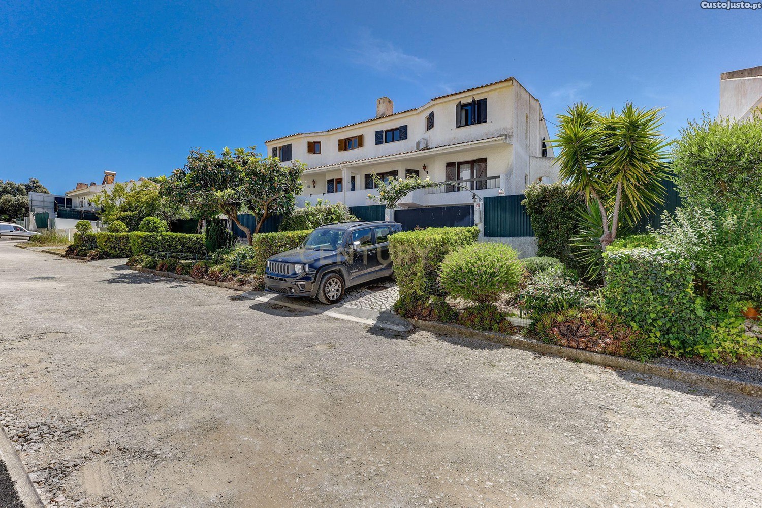 Moradia T6, Com Garagem E Logradouro, A 8 Min Das Praias De Sesimbra