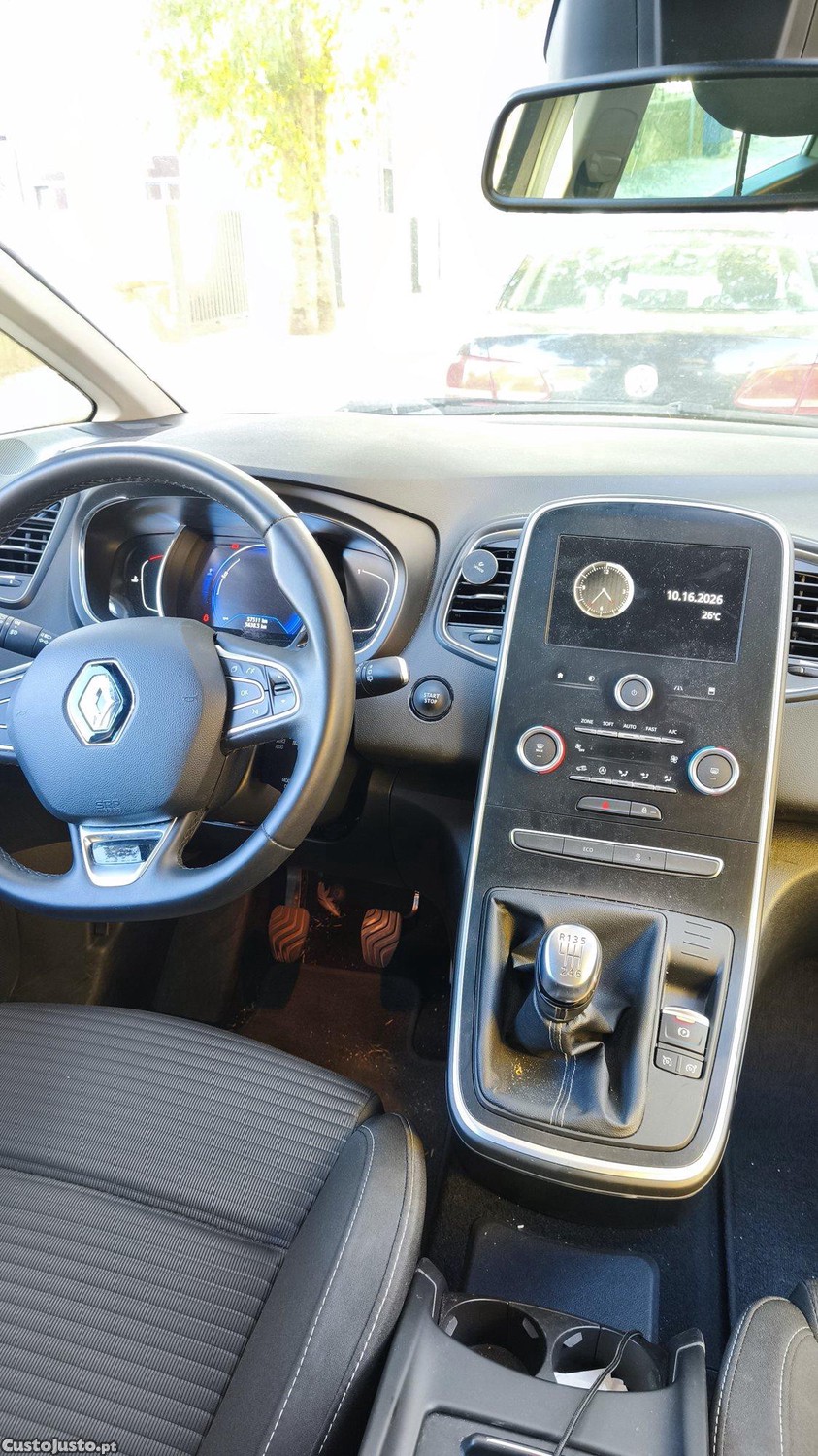 Renault Grand Scénic 1.3 TCe 140 Equilibre - 22 — photo 3
